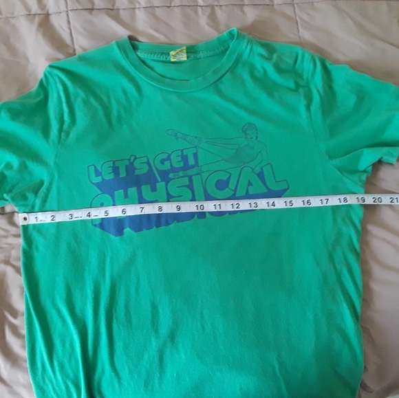 Hollister Co. Retro T-Shirt - Picture 9 of 9